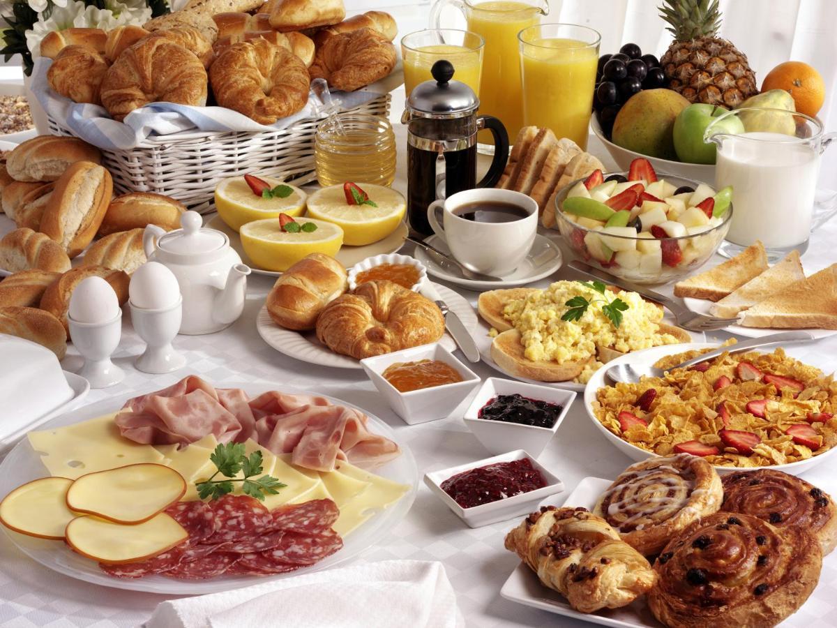 Crowne Plaza - West Cairo Arkan By Ihg 6th of October City Екстериор снимка A continental breakfast