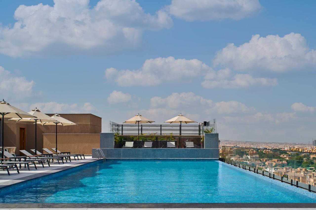 Crowne Plaza - West Cairo Arkan By Ihg 6th of October City Екстериор снимка Rooftop pool at the hotel