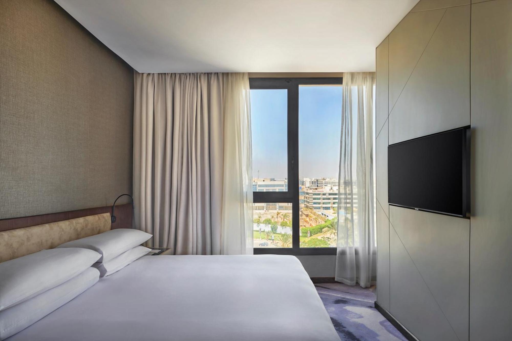 Crowne Plaza - West Cairo Arkan By Ihg 6th of October City Екстериор снимка A bedroom at the hotel