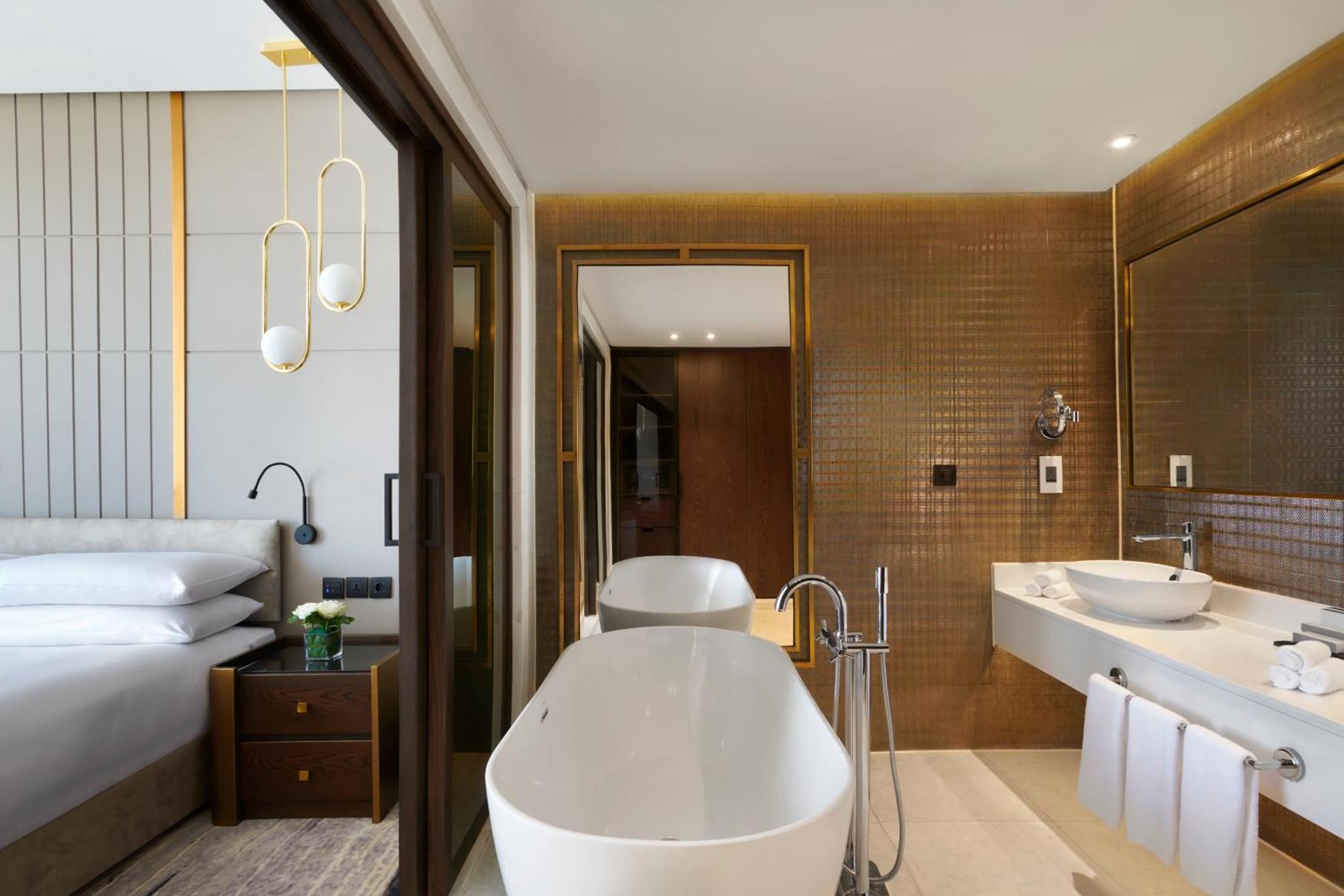 Crowne Plaza - West Cairo Arkan By Ihg 6th of October City Екстериор снимка Bathroom of a suite